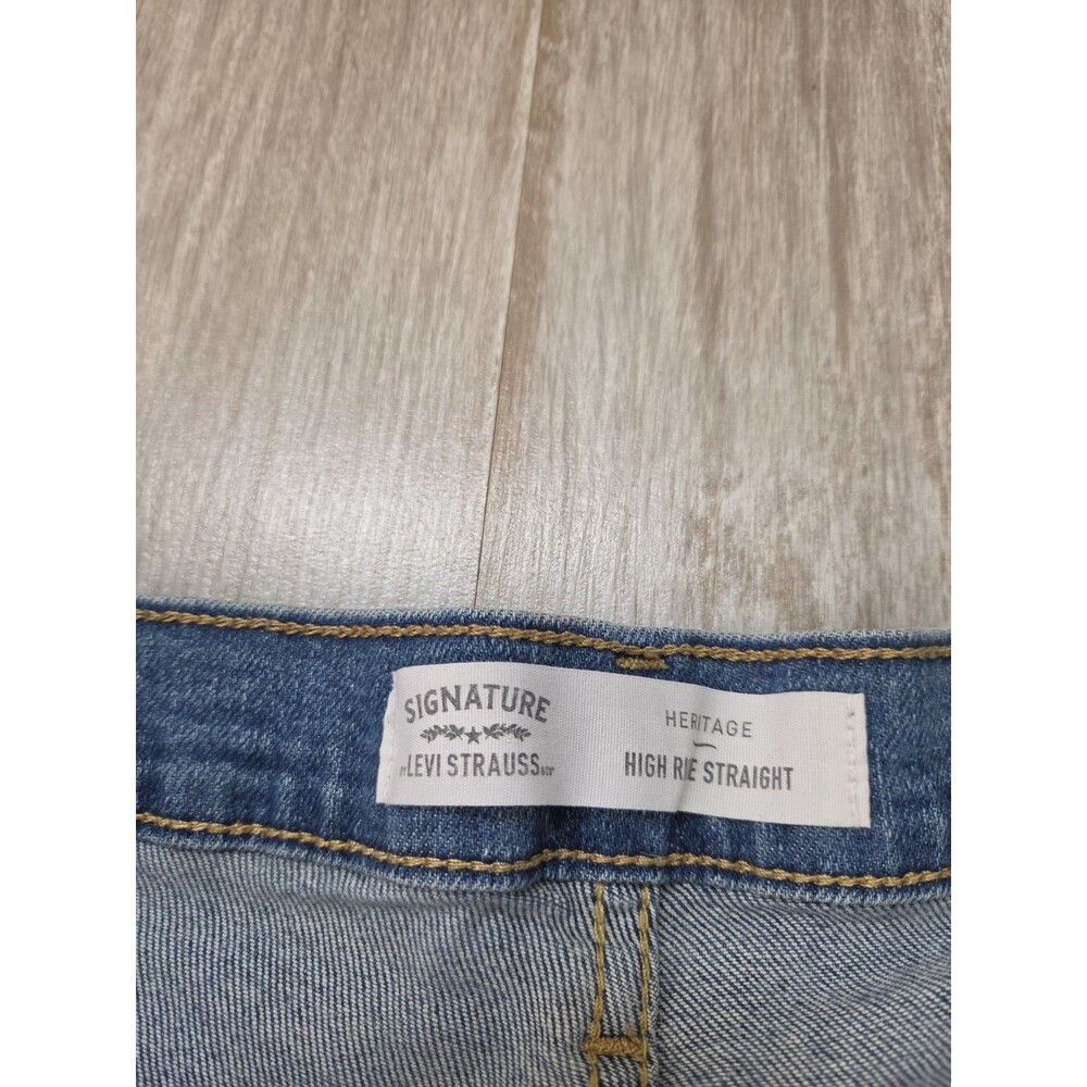 Levi Strauss Signature Heritage High Rise Straight Denim Short Distressed 16 EUC - Picture 3 of 8